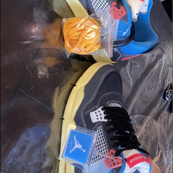 Air Jordan 4 size 10 - Picture 5 of 8